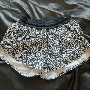 LULULEMON - 4” lined short